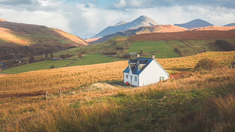 Laden Sie das Bild in Galerie -Viewer, A rural off-grid house in an isolated spot in the Scottish highlands